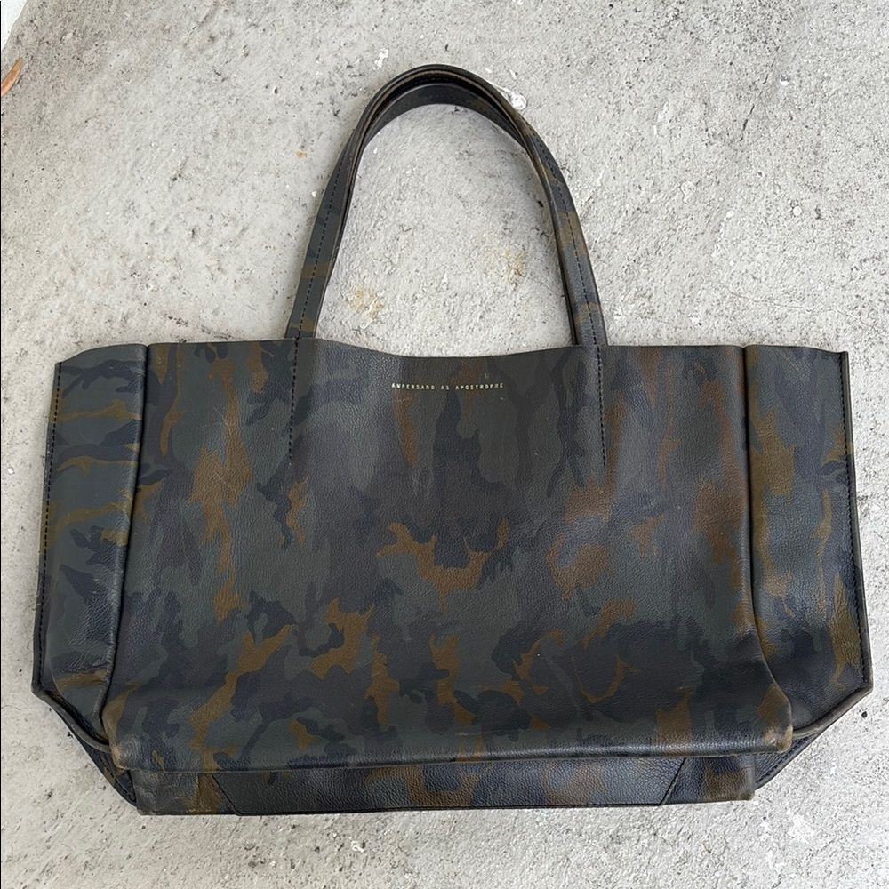 Ampersand as Apostrophe camouflage tote